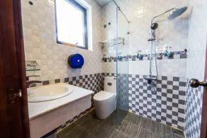 Tasme Hotel - Bathroom