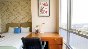 Modern Look 2Br At Lucky Tower Residence Apartment - Zimmer