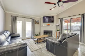 Private Pool & Hot Tub: Dog-friendly Live Oak Home - Intérieur