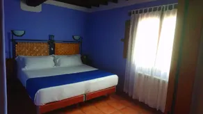 El Canchal de la Gallina -Cafetería -Aparcamiento gratis - Jacuzzi - Piscina de agua caliente abierta hasta el 12 de Octubre - Værelse