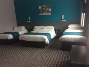 Oyster Fleet Hotel - Room