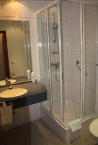 Hotel & Restaurant Zum Ochsen -Ox Distillery - Bathroom