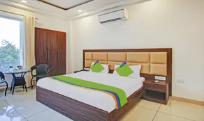Hotel Aviraj Inn - Room