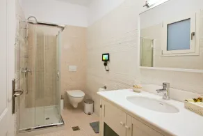 Miland Suites - Bathroom