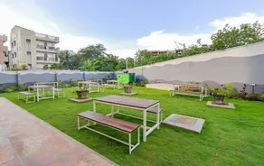 C Suites Richfield - Outdoor dining