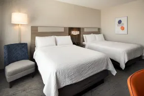 Holiday Inn Express & Suites Fresno Airport by IHG - Room