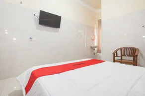 RedDoorz Syariah At Sedati - Chambre