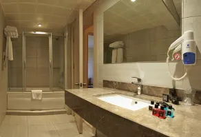 Susuzlu Hotel - Bathroom