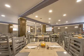 Golden Sun Hotel - Restaurant