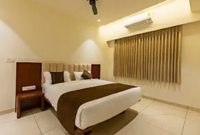 Patel Comforts Inn & Suites - Room