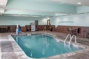 Comfort Inn & Suites Augusta - Piscina