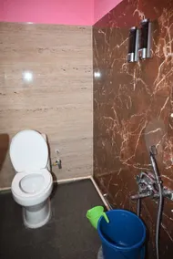 Hotel Lohaghat Regency  - Badezimmer