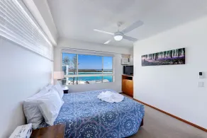 Cerulean Apartments - Room
