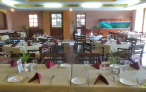 The Golden Retreat - Restaurant