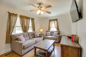 Lakes, Whiskey & More! Charming Home in Tullahoma - Interiör