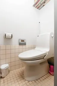 Backstage Party Hostel & Bar - Bathroom