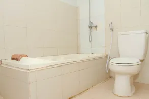 RedDoorz Plus @ Otista Garut - Bathroom