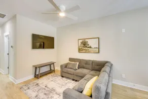 Close to Sports Complex: Modern Millbrook Duplex! - Interiør