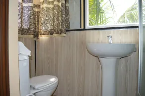 Le Bamboo Guesthouse - Bathroom
