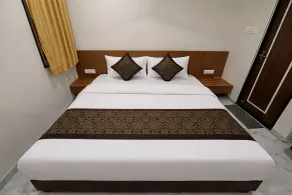 Hotel LOTO Central Ujjain Railway Station - Zimmer