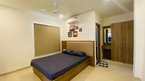 C Suites Richfield - Room