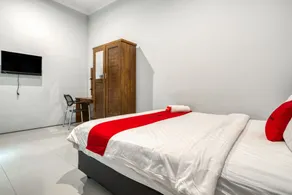 RedDoorz near Surabaya Zoo - Habitación
