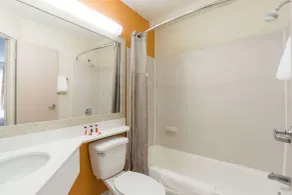 Days Inn by Wyndham Florence Cincinnati Area - Salle de bain