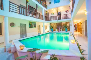 Mestizo Gallery - Pool
