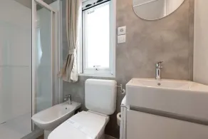 Cozy 2 bedroom Cabin sleeps 5 in Lido di Spina, Italy-Perfect Family Retreat - Badeværelse