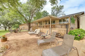 Waterfront Retreat w/ Dock on Cedar Creek Lake! - Innvendig