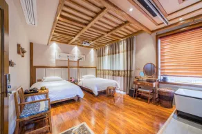 Zhangjiajie Waterfront Huajian Inn& Tianmen National Forest Park & Free pick up service - Room