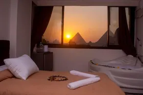 panorama pyramids and jacuzzi - Habitación