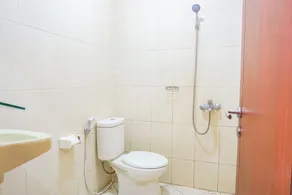 Hotel O Kebon Jeruk Near Gedung Sate Formerly Kurnia Hotel - Bathroom