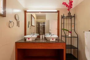 Glacis Heights Villa - Bathroom