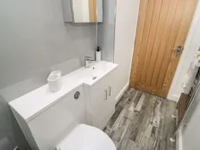 The Cottage - Bathroom