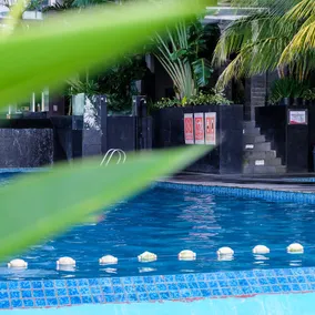 Golden Tulip Balikpapan Hotel & Suites - Piscine