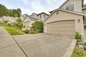 6 Mi to Lake Washington: Sleek Townhome w/ Deck! - Innenbereich
