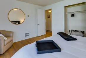 Downtown Kirkland Rental: Steps to Lake Washington - Rom