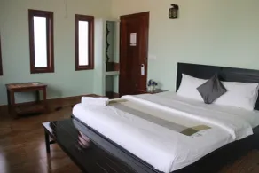 The Coconut House Hotel - Room