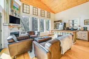 Deck & Fire Pit: Mtn-view Cabin in Rabun Gap - Interiör
