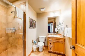 Timbers 3076 by SummitCove Lodging in Colorado - Bathroom