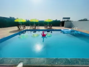 Riverside Retreat Dombivli - Swimming Pool - Couple Friendly - Comfortable Stay - Piscine