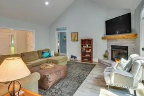 South Carolina Retreat w/ Fireplace & Lake Access! - Interiör