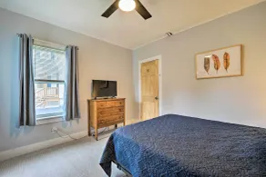 Updated Vintage Apartment < 1/2 Mi to Main St - Interiør
