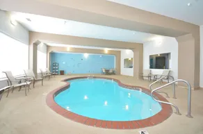 Holiday Inn Express & Suites Farmington by IHG - Piscina