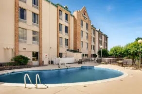 Comfort Inn Airport - Piscine