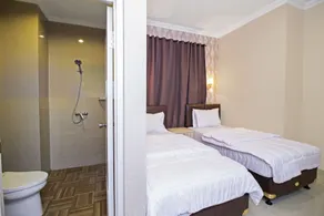 RedDoorz Plus @ Cideng Barat - Room