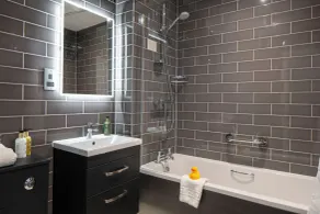 The Castle Of Brecon Hotel, Brecon, Powys - The Coaching Inn Group - Badeværelse