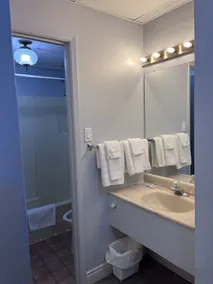Knights Inn - Park Villa Motel, Midland - Salle de bain