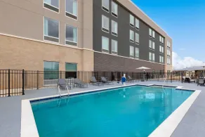 La Quinta Inn & Suites by Wyndham Athens I-65 - Pool